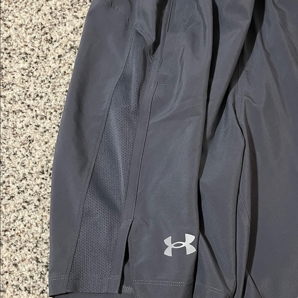 Under Armour Men's gray shorts size small - Picture 3 of 6